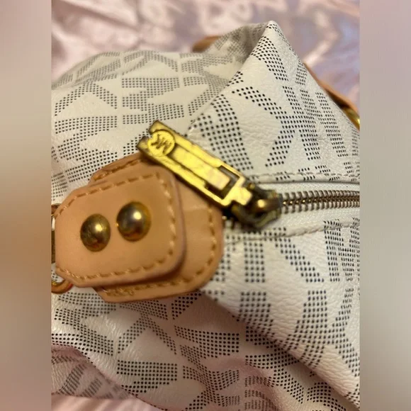 Michael Kors Beige and White Satchel - Picture 3 of 7